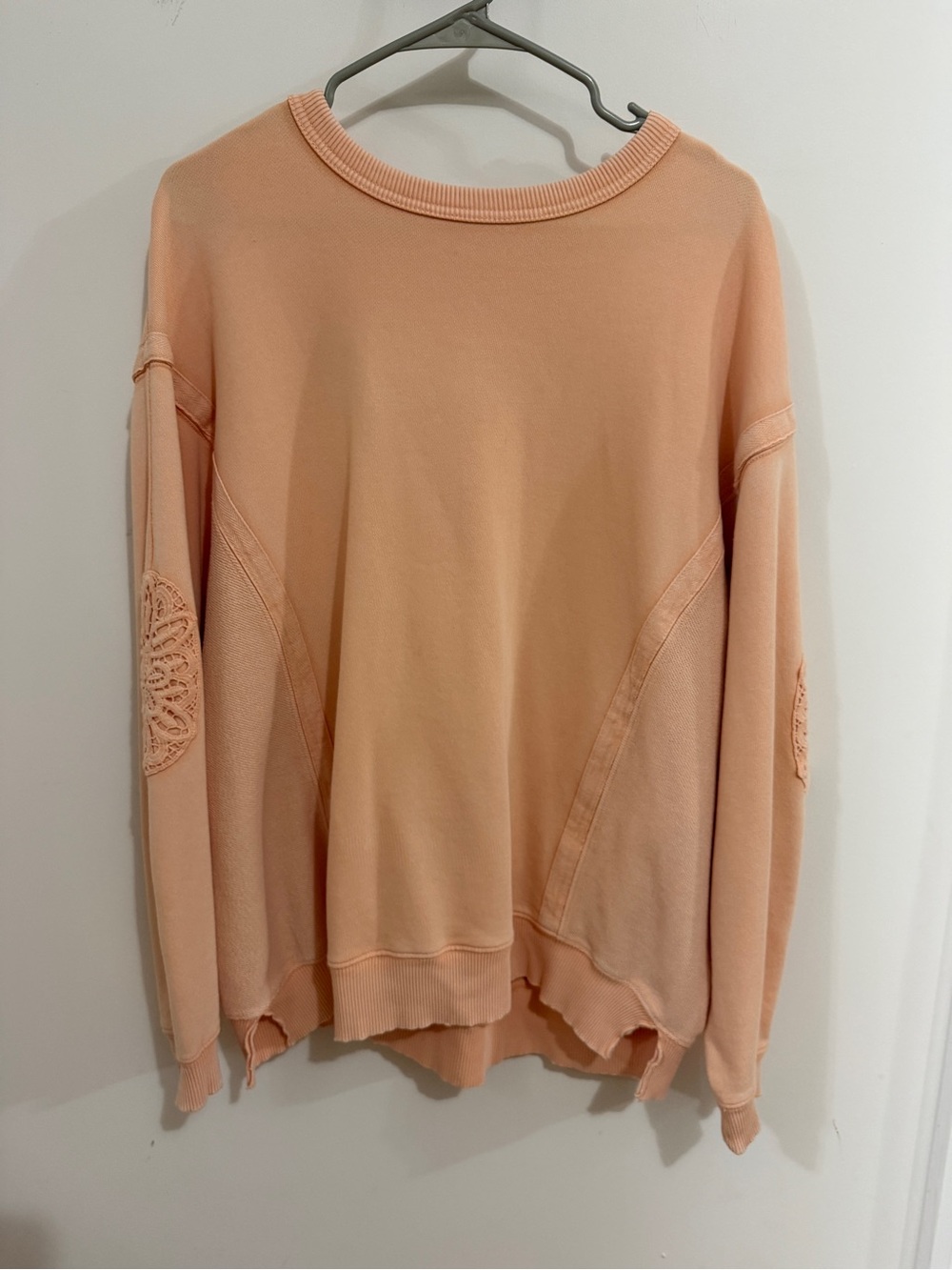 Relaxed Peach Crewneck Sweatshirt - Women
